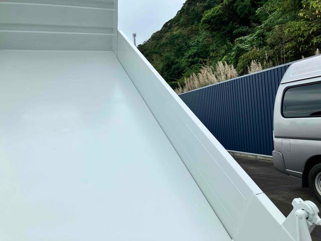 エルフトラック 　２．０ｔダンプ　ディーゼル車　トラック　５速マニュアル車　後輪ダブル　エアコン　パワーウィンドウ　パワステ　運転席エアバッグ（16枚目）