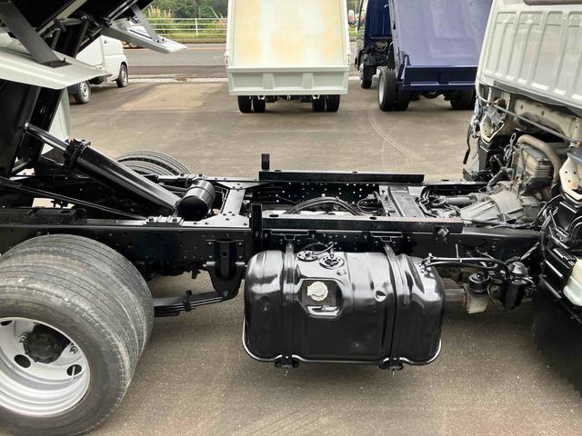 エルフトラック 　２．０ｔダンプ　ディーゼル車　トラック　５速マニュアル車　後輪ダブル　エアコン　パワーウィンドウ　パワステ　運転席エアバッグ（22枚目）