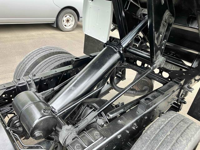エルフトラック 　２．０ｔダンプ　ディーゼル車　トラック　５速マニュアル車　後輪ダブル　エアコン　パワーウィンドウ　パワステ　運転席エアバッグ（26枚目）