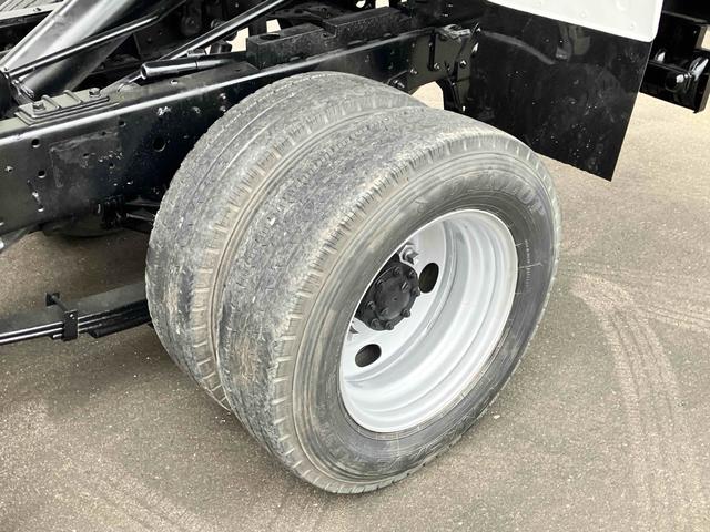 エルフトラック 　２．０ｔダンプ　ディーゼル車　トラック　５速マニュアル車　後輪ダブル　エアコン　パワーウィンドウ　パワステ　運転席エアバッグ（30枚目）