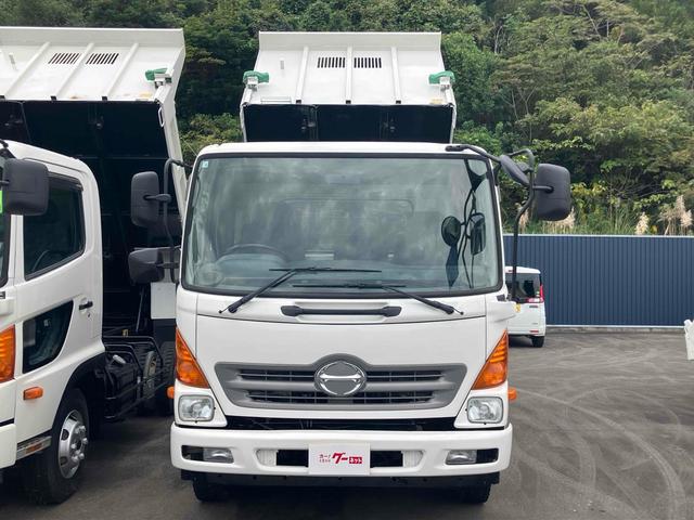 ヒノレンジャー 　４．０ｔダンプ　電動コボレーン付　６ＭＴ　後輪ダブル　キーレスエントリー　電動格納ミラー　アルミホイール　エアコン　パワーウィンドウ　運転席エアバッグ（2枚目）