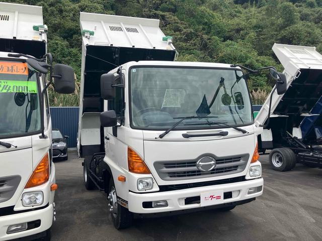 ヒノレンジャー 　４．０ｔダンプ　電動コボレーン付　６ＭＴ　後輪ダブル　キーレスエントリー　電動格納ミラー　アルミホイール　エアコン　パワーウィンドウ　運転席エアバッグ（3枚目）