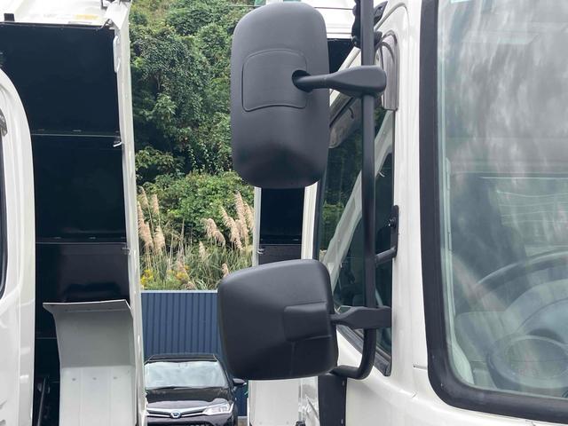 ヒノレンジャー 　４．０ｔダンプ　電動コボレーン付　６ＭＴ　後輪ダブル　キーレスエントリー　電動格納ミラー　アルミホイール　エアコン　パワーウィンドウ　運転席エアバッグ（7枚目）