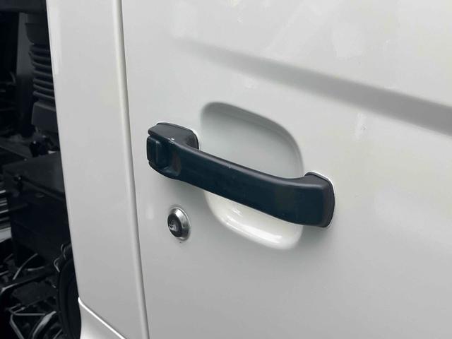 ヒノレンジャー 　４．０ｔダンプ　電動コボレーン付　６ＭＴ　後輪ダブル　キーレスエントリー　電動格納ミラー　アルミホイール　エアコン　パワーウィンドウ　運転席エアバッグ（9枚目）