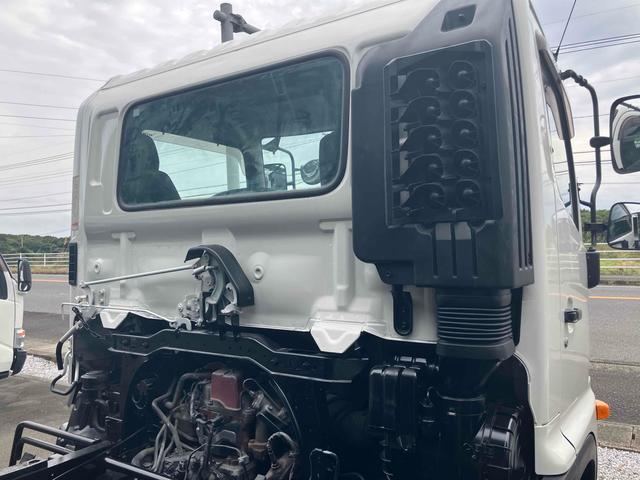 ヒノレンジャー 　４．０ｔダンプ　電動コボレーン付　６ＭＴ　後輪ダブル　キーレスエントリー　電動格納ミラー　アルミホイール　エアコン　パワーウィンドウ　運転席エアバッグ（14枚目）