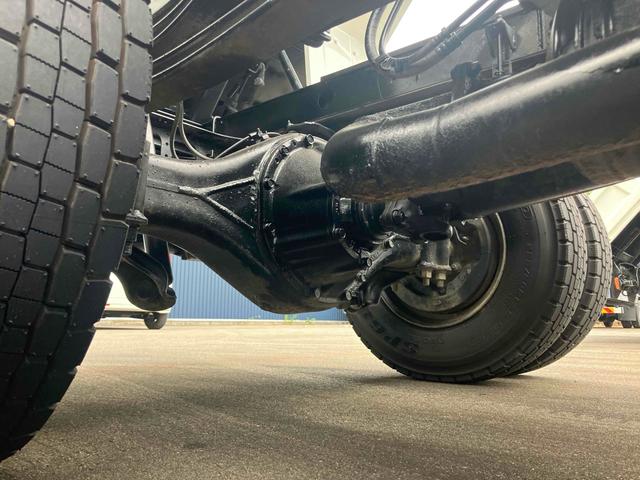 ヒノレンジャー 　４．０ｔダンプ　電動コボレーン付　６ＭＴ　後輪ダブル　キーレスエントリー　電動格納ミラー　アルミホイール　エアコン　パワーウィンドウ　運転席エアバッグ（16枚目）