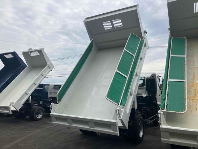 ヒノレンジャー 　４．０ｔダンプ　電動コボレーン付　６ＭＴ　後輪ダブル　キーレスエントリー　電動格納ミラー　アルミホイール　エアコン　パワーウィンドウ　運転席エアバッグ（18枚目）