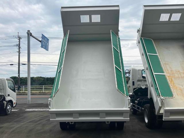 ヒノレンジャー 　４．０ｔダンプ　電動コボレーン付　６ＭＴ　後輪ダブル　キーレスエントリー　電動格納ミラー　アルミホイール　エアコン　パワーウィンドウ　運転席エアバッグ（19枚目）