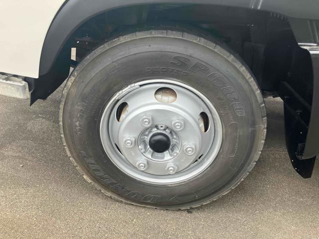 ヒノレンジャー 　４．０ｔダンプ　電動コボレーン付　６ＭＴ　後輪ダブル　キーレスエントリー　電動格納ミラー　アルミホイール　エアコン　パワーウィンドウ　運転席エアバッグ（26枚目）