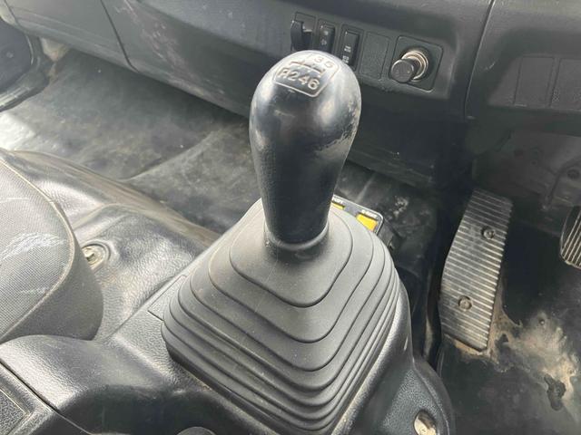 ヒノレンジャー 　４．０ｔダンプ　電動コボレーン付　６ＭＴ　後輪ダブル　キーレスエントリー　電動格納ミラー　アルミホイール　エアコン　パワーウィンドウ　運転席エアバッグ（33枚目）