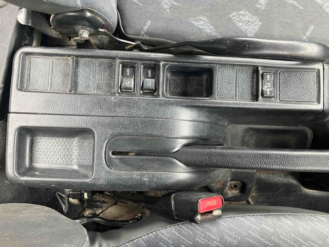 ヒノレンジャー 　４．０ｔダンプ　電動コボレーン付　６ＭＴ　後輪ダブル　キーレスエントリー　電動格納ミラー　アルミホイール　エアコン　パワーウィンドウ　運転席エアバッグ（34枚目）