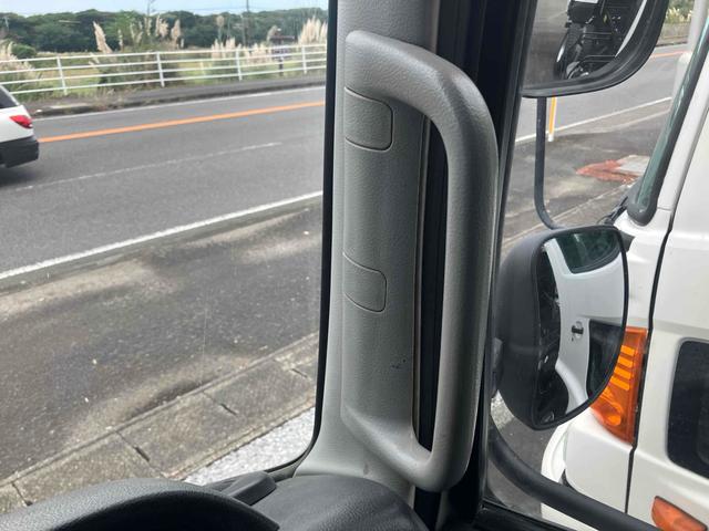 ヒノレンジャー 　４．０ｔダンプ　電動コボレーン付　６ＭＴ　後輪ダブル　キーレスエントリー　電動格納ミラー　アルミホイール　エアコン　パワーウィンドウ　運転席エアバッグ（41枚目）