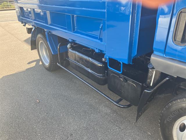 キャンター ダンプ　２．０ｔ深底ダンプステン張り　観音開き　４ＷＤ　トラック　ＭＴ　後輪ダブル　ＥＴＣ　エアコン　パワーウィンドウ　運転席エアバッグ（18枚目）