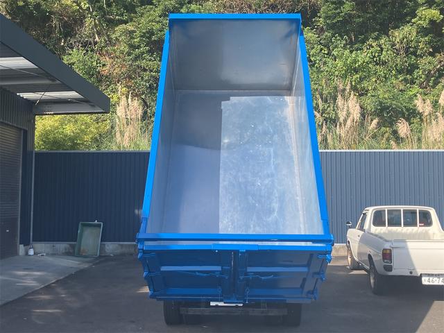 キャンター ダンプ　２．０ｔ深底ダンプステン張り　観音開き　４ＷＤ　トラック　ＭＴ　後輪ダブル　ＥＴＣ　エアコン　パワーウィンドウ　運転席エアバッグ（30枚目）