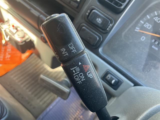 キャンター ダンプ　２．０ｔ深底ダンプステン張り　観音開き　４ＷＤ　トラック　ＭＴ　後輪ダブル　ＥＴＣ　エアコン　パワーウィンドウ　運転席エアバッグ（47枚目）