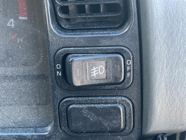 キャンター ダンプ　２．０ｔ深底ダンプステン張り　観音開き　４ＷＤ　トラック　ＭＴ　後輪ダブル　ＥＴＣ　エアコン　パワーウィンドウ　運転席エアバッグ（51枚目）