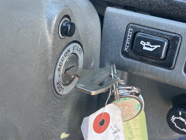 キャンター ダンプ　２．０ｔ深底ダンプステン張り　観音開き　４ＷＤ　トラック　ＭＴ　後輪ダブル　ＥＴＣ　エアコン　パワーウィンドウ　運転席エアバッグ（52枚目）