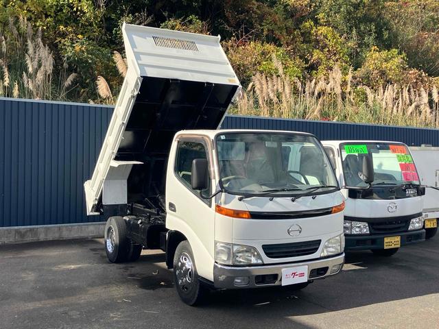 デュトロ 　２ｔダンプ　トラック　ダンプ　ＭＴ　後輪ダブル　エアコン　パワーウィンドウ　パワーステアリング　運転席エアバッグ（3枚目）