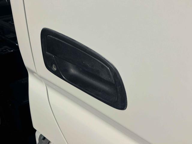 デュトロ 　２ｔダンプ　トラック　ダンプ　ＭＴ　後輪ダブル　エアコン　パワーウィンドウ　パワーステアリング　運転席エアバッグ（9枚目）