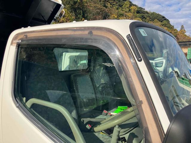 デュトロ 　２ｔダンプ　トラック　ダンプ　ＭＴ　後輪ダブル　エアコン　パワーウィンドウ　パワーステアリング　運転席エアバッグ（10枚目）
