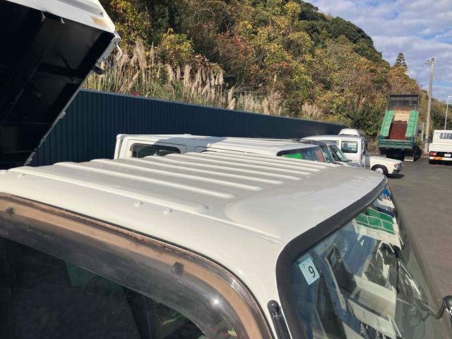 デュトロ 　２ｔダンプ　トラック　ダンプ　ＭＴ　後輪ダブル　エアコン　パワーウィンドウ　パワーステアリング　運転席エアバッグ（12枚目）