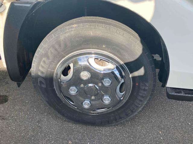 デュトロ 　２ｔダンプ　トラック　ダンプ　ＭＴ　後輪ダブル　エアコン　パワーウィンドウ　パワーステアリング　運転席エアバッグ（13枚目）