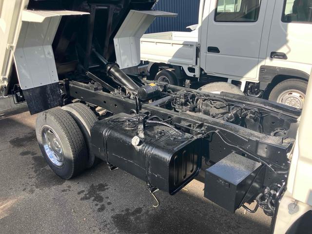 デュトロ 　２ｔダンプ　トラック　ダンプ　ＭＴ　後輪ダブル　エアコン　パワーウィンドウ　パワーステアリング　運転席エアバッグ（14枚目）