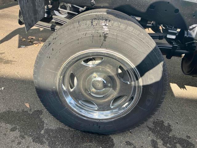 デュトロ 　２ｔダンプ　トラック　ダンプ　ＭＴ　後輪ダブル　エアコン　パワーウィンドウ　パワーステアリング　運転席エアバッグ（17枚目）