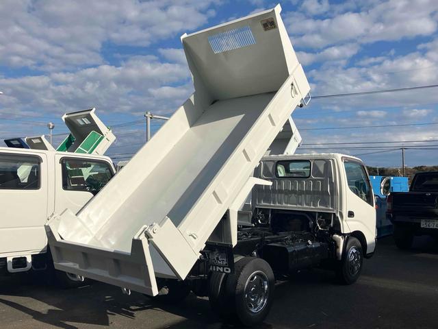 デュトロ 　２ｔダンプ　トラック　ダンプ　ＭＴ　後輪ダブル　エアコン　パワーウィンドウ　パワーステアリング　運転席エアバッグ（18枚目）