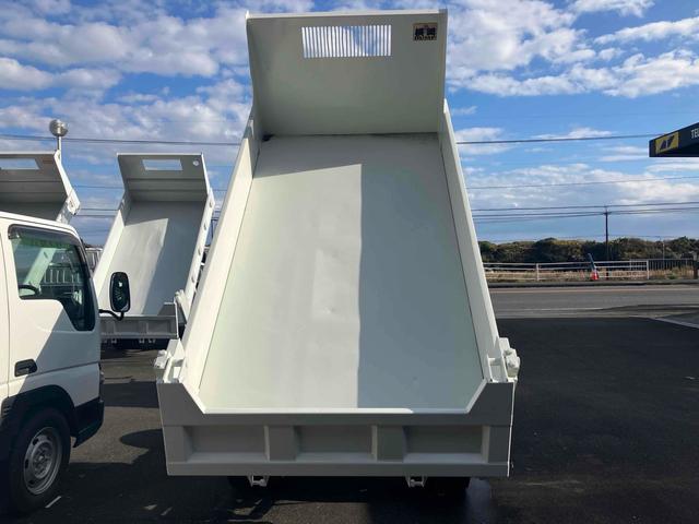 デュトロ 　２ｔダンプ　トラック　ダンプ　ＭＴ　後輪ダブル　エアコン　パワーウィンドウ　パワーステアリング　運転席エアバッグ（19枚目）