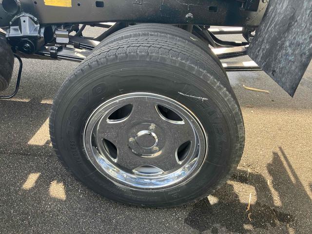 デュトロ 　２ｔダンプ　トラック　ダンプ　ＭＴ　後輪ダブル　エアコン　パワーウィンドウ　パワーステアリング　運転席エアバッグ（21枚目）