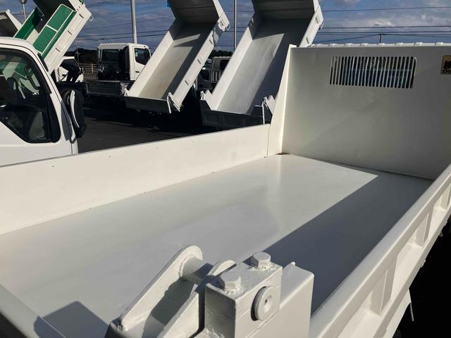 デュトロ 　２ｔダンプ　トラック　ダンプ　ＭＴ　後輪ダブル　エアコン　パワーウィンドウ　パワーステアリング　運転席エアバッグ（33枚目）