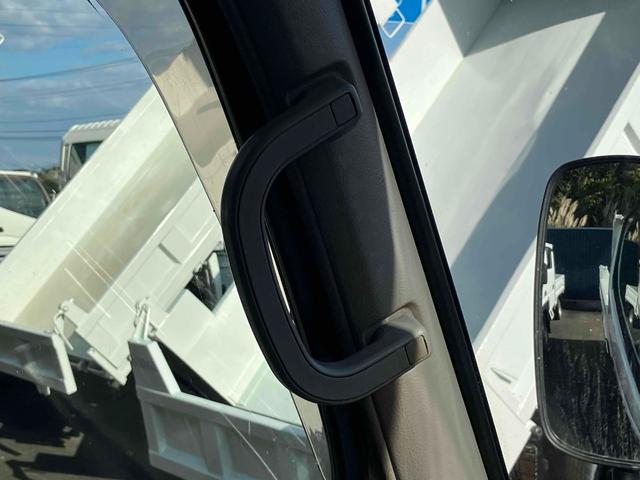 デュトロ 　２ｔダンプ　トラック　ダンプ　ＭＴ　後輪ダブル　エアコン　パワーウィンドウ　パワーステアリング　運転席エアバッグ（45枚目）