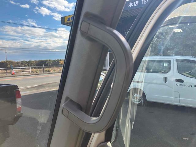 デュトロ 　２ｔダンプ　トラック　ダンプ　ＭＴ　後輪ダブル　エアコン　パワーウィンドウ　パワーステアリング　運転席エアバッグ（50枚目）