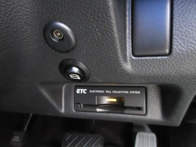 スカイライン ３５０ＧＴ　タイプＰ　ＥＴＣ　バックカメラ　ナビ　ＴＶ　アルミホイール　ＨＩＤ　ＡＴ　シートヒーター　スマートキー　電動格納ミラー　盗難防止システム　パワーシート　革シート　ＣＤ　ＤＶＤ再生　記録簿　衝突安全ボディ　ＡＢＳ（12枚目）