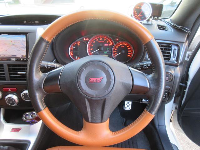 インプレッサ ＷＲＸ　ＳＴｉ　４ＷＤ　ドライブレコーダー　ＥＴＣ　バックカメラ　ナビ　ＴＶ　アルミホイール　ＨＩＤ　ＭＴ　シートヒーター　スマートキー　電動格納ミラー　盗難防止システム　パワーシート　ＣＤ　ＵＳＢ（3枚目）