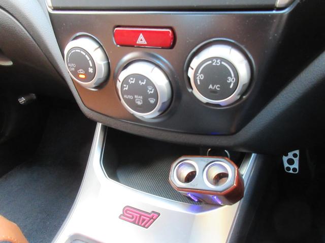 インプレッサ ＷＲＸ　ＳＴｉ　４ＷＤ　ドライブレコーダー　ＥＴＣ　バックカメラ　ナビ　ＴＶ　アルミホイール　ＨＩＤ　ＭＴ　シートヒーター　スマートキー　電動格納ミラー　盗難防止システム　パワーシート　ＣＤ　ＵＳＢ（11枚目）