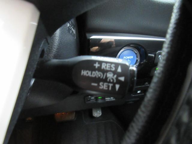 プリウス Aツーリングセレクション ETC クリアランスソナー レーンアシスト オートクルーズコントロール パークアシスト 衝突被害軽減システム バックカメラ ナビ TV アルミホイール オートマチックハイビーム オートライト(11枚目)