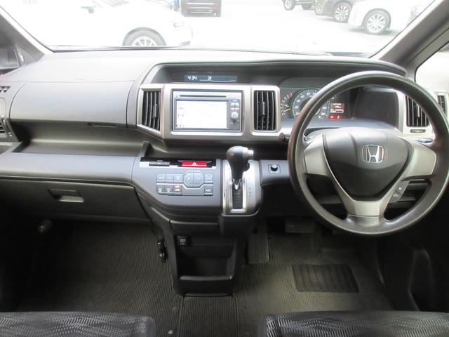 ステップワゴン Ｇ　ＥＴＣ　バックカメラ　ナビ　キーレスエントリー　アイドリングストップ　電動格納ミラー　３列シート　フルフラット　ＣＶＴ　アルミホイール　ＣＤ　ＤＶＤ再生　ＵＳＢ　記録簿　盗難防止システム（2枚目）