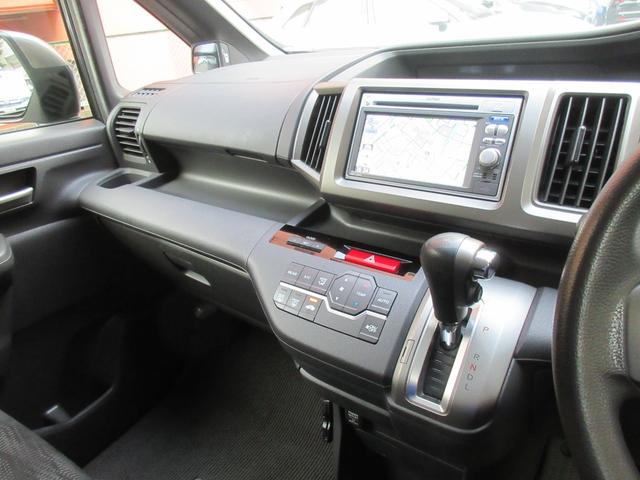 ステップワゴン Ｇ　ＥＴＣ　バックカメラ　ナビ　キーレスエントリー　アイドリングストップ　電動格納ミラー　３列シート　フルフラット　ＣＶＴ　アルミホイール　ＣＤ　ＤＶＤ再生　ＵＳＢ　記録簿　盗難防止システム（3枚目）