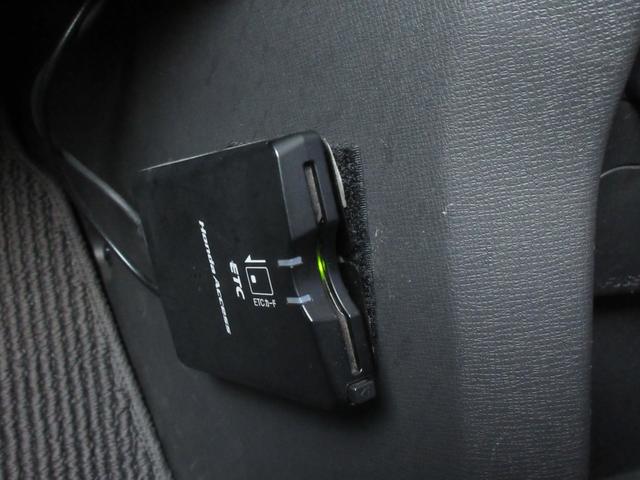 ステップワゴン Ｇ　ＥＴＣ　バックカメラ　ナビ　キーレスエントリー　アイドリングストップ　電動格納ミラー　３列シート　フルフラット　ＣＶＴ　アルミホイール　ＣＤ　ＤＶＤ再生　ＵＳＢ　記録簿　盗難防止システム（8枚目）