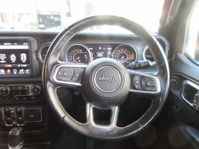 ジープ・ラングラーアンリミテッド サハラ 4WD ドライブレコーダー バックカメラ クリアランスソナー オートクルーズコントロール 衝突被害軽減システム サンルーフ ナビ TV オートライト LEDヘッドランプ アルミホイール スマートキー(3枚目)