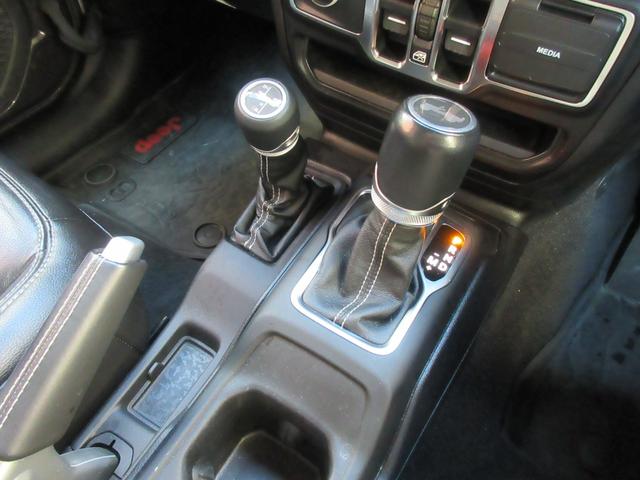 ジープ・ラングラーアンリミテッド サハラ 4WD ドライブレコーダー バックカメラ クリアランスソナー オートクルーズコントロール 衝突被害軽減システム サンルーフ ナビ TV オートライト LEDヘッドランプ アルミホイール スマートキー(9枚目)