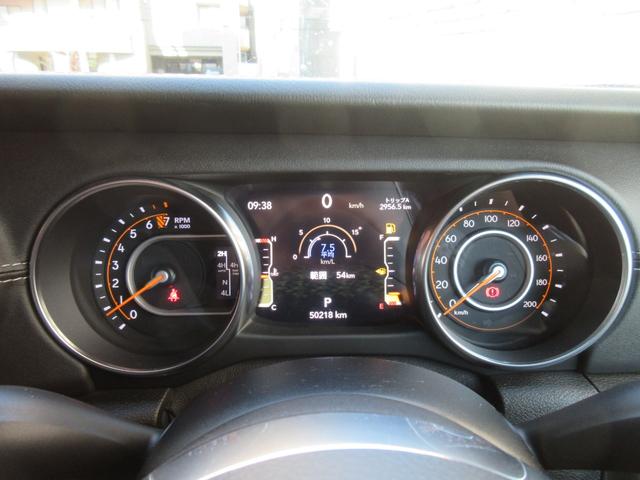 ジープ・ラングラーアンリミテッド サハラ 4WD ドライブレコーダー バックカメラ クリアランスソナー オートクルーズコントロール 衝突被害軽減システム サンルーフ ナビ TV オートライト LEDヘッドランプ アルミホイール スマートキー(22枚目)