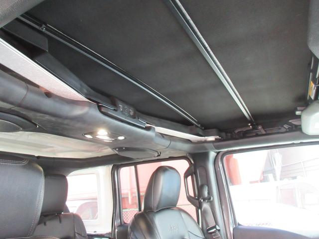 ジープ・ラングラーアンリミテッド サハラ 4WD ドライブレコーダー バックカメラ クリアランスソナー オートクルーズコントロール 衝突被害軽減システム サンルーフ ナビ TV オートライト LEDヘッドランプ アルミホイール スマートキー(24枚目)