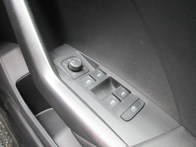 Ｔ－クロス ＴＳＩ　スタイル　ドライブレコーダー　バックカメラ　オートクルーズコントロール　衝突被害軽減システム　ナビ　オートライト　ＬＥＤヘッドランプ　アルミホイール　スマートキー　アイドリングストップ　電動格納ミラー　ＡＴ（18枚目）