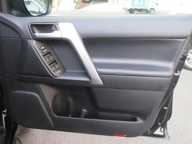 ランドクルーザープラド TX Lパッケージ 4WD ETC バックカメラ クリアランスソナー オートクルーズコントロール レーンアシスト パワーシート 衝突被害軽減システム サンルーフ ナビ TV オートマチックハイビーム LEDヘッドランプ(18枚目)