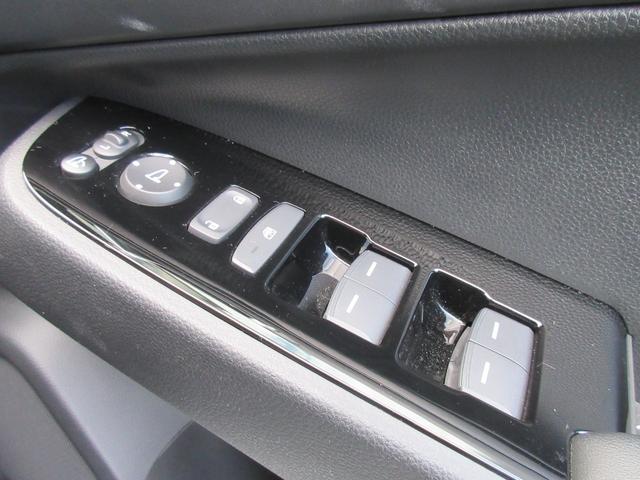 ヴェゼル e:HEV Z バックカメラ クリアランスソナー オートクルーズコントロール レーンアシスト 衝突被害軽減システム ナビ TV オートライト LEDヘッドランプ 電動リアゲート アルミホイール スマートキー(20枚目)