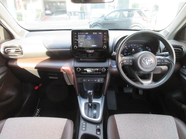 ヤリスクロス ハイブリッドＺ　ＥＴＣ　バックカメラ　クリアランスソナー　オートクルーズコントロール　レーンアシスト　パワーシート　衝突被害軽減システム　ナビ　ＴＶ　オートライト　ＬＥＤヘッドランプ　アルミホイール　スマートキー（2枚目）