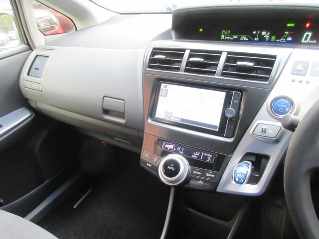 プリウスアルファ Ｓ　Ｌセレクション　ＥＴＣ　バックカメラ　ナビ　ＴＶ　スマートキー　電動格納ミラー　ＣＶＴ　盗難防止システム　衝突安全ボディ　ＡＢＳ　ＣＤ　ＤＶＤ再生　ＵＳＢ　Ｂｌｕｅｔｏｏｔｈ　エアコン　パワーステアリング（4枚目）